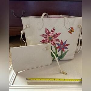 White leather open top tote bag w floral & butterfly details w pouch